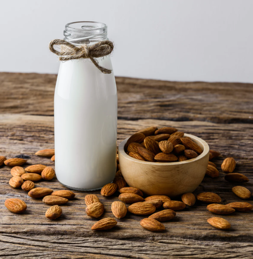 MLK_TypesOfNutMilk_almd_scene1_sq